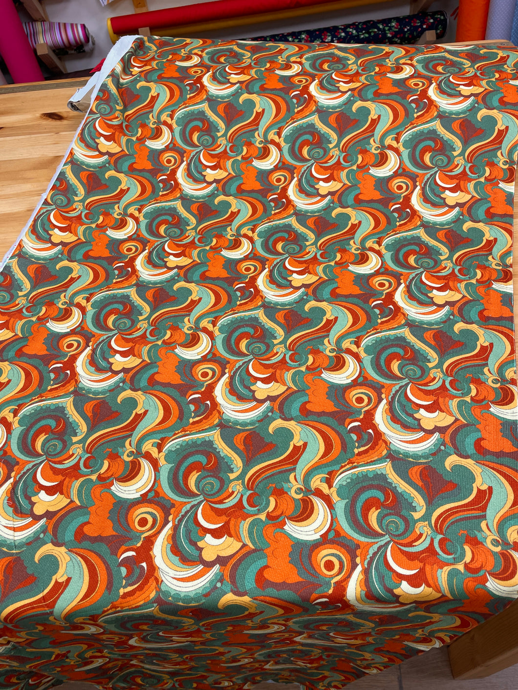 Retro pattern babycord